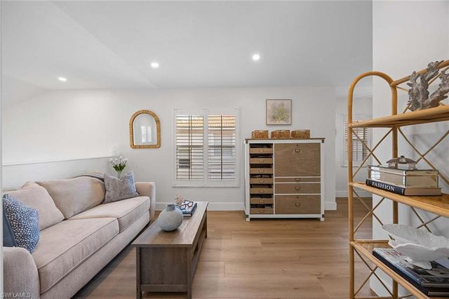 2450 Old Groves RD # 201, Naples, FL 34109