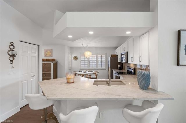 2450 Old Groves RD # 201, Naples, FL 34109