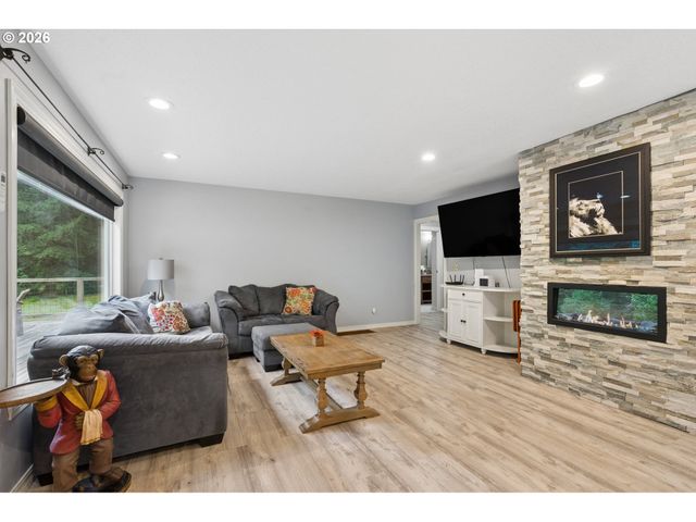 24382 S ELWOOD Rd, Colton, OR 97017