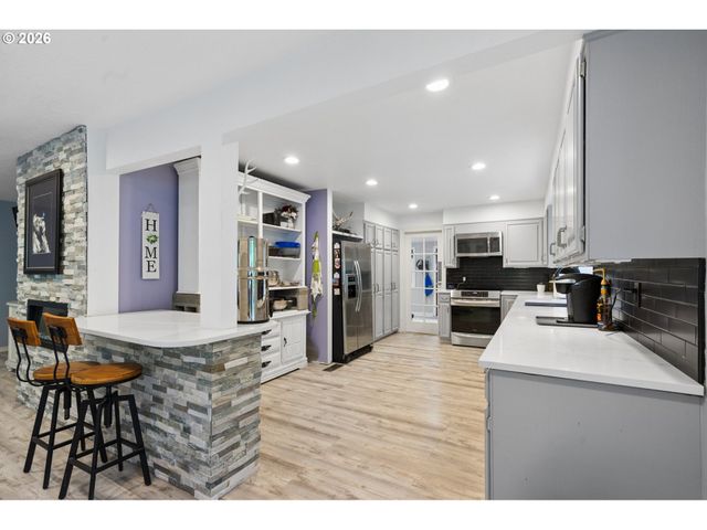 24382 S ELWOOD Rd, Colton, OR 97017