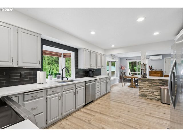 24382 S ELWOOD Rd, Colton, OR 97017