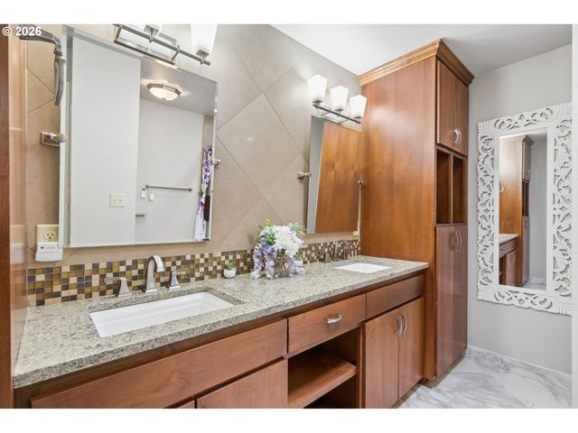 24382 S ELWOOD Rd, Colton, OR 97017