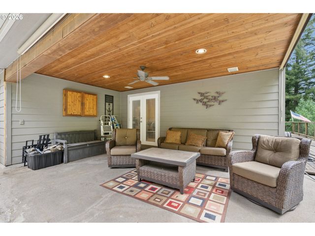 24382 S ELWOOD Rd, Colton, OR 97017
