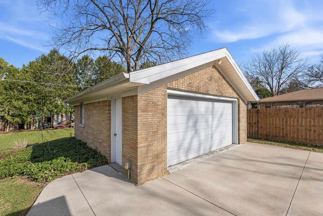609 Greenfield Avenue, Beaver Dam, WI 53916