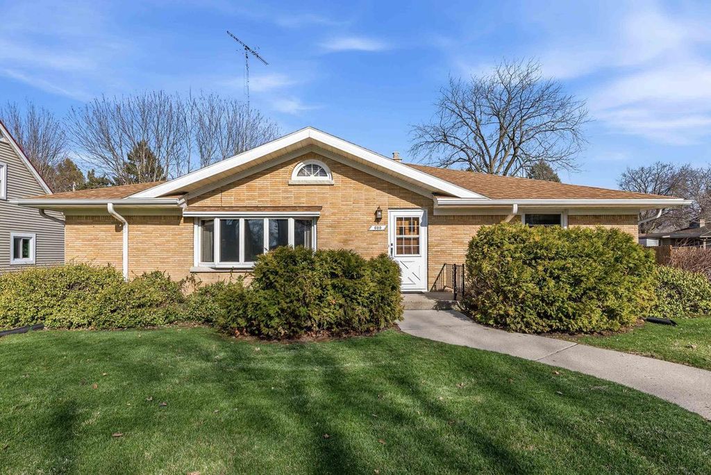 609 Greenfield Avenue, Beaver Dam, WI 53916