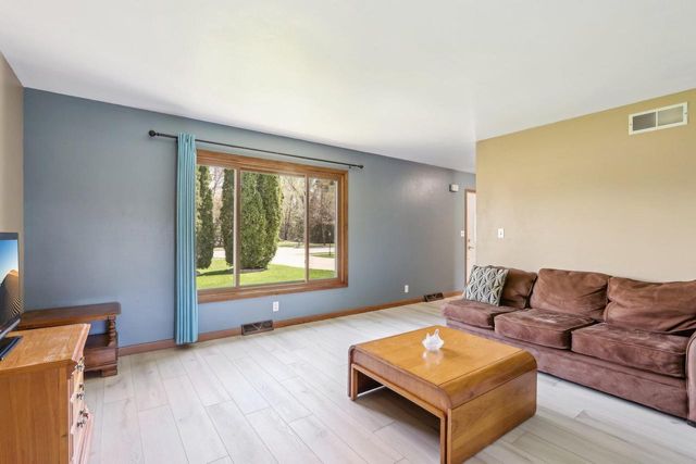 W156N10303 Pilgrim ROAD, Germantown, WI 53022