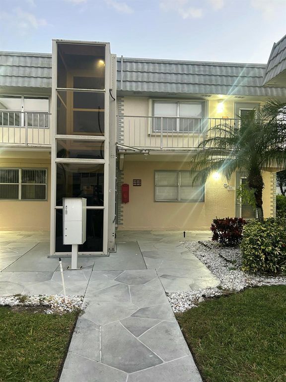 446 Brittany J, Delray Beach, FL 33446