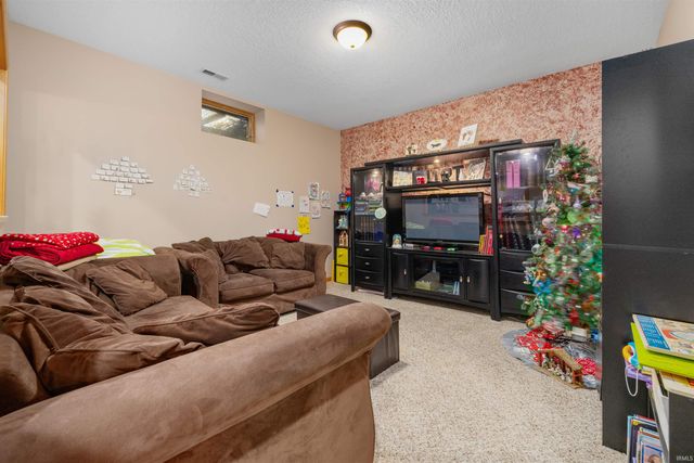 9530 Mill Ridge Run, Fort Wayne, IN 46835