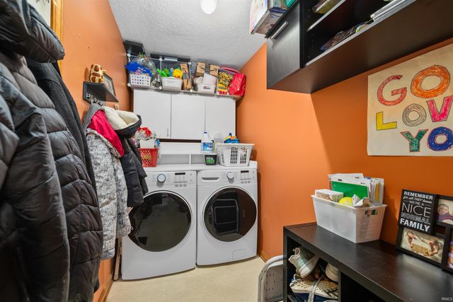 9530 Mill Ridge Run, Fort Wayne, IN 46835