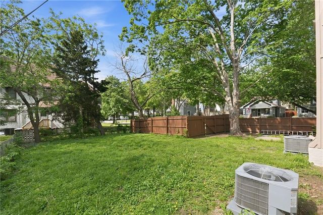 401-403 E 63rd Terrace, Kansas City, MO 64110