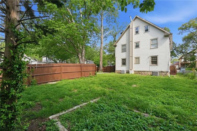 401-403 E 63rd Terrace, Kansas City, MO 64110