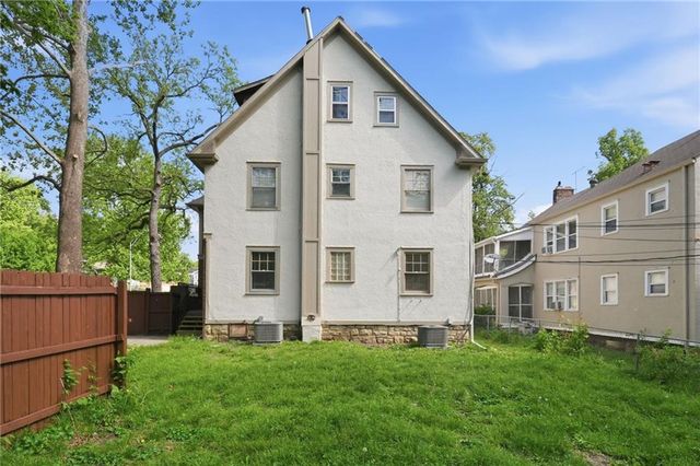 401-403 E 63rd Terrace, Kansas City, MO 64110