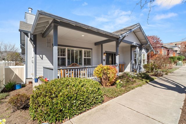 893 Plum Ridge Drive, Ashland, OR 97520