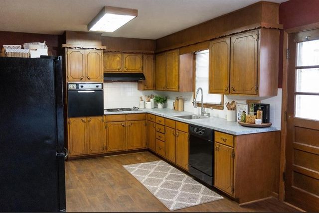 907 S Jones Road, Independence, MO 64056