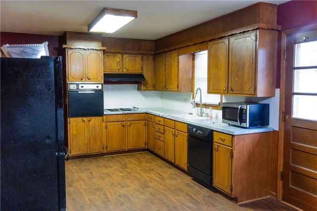 907 S Jones Road, Independence, MO 64056