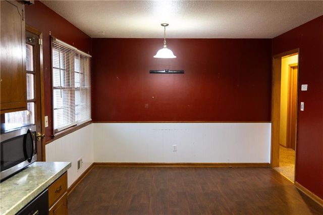 907 S Jones Road, Independence, MO 64056