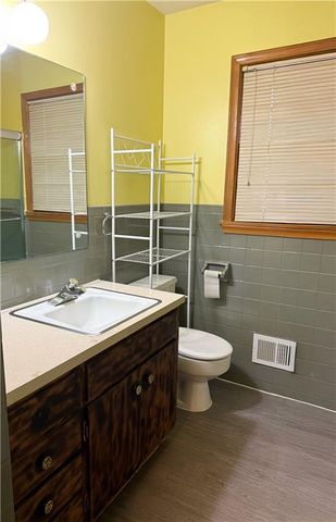 907 S Jones Road, Independence, MO 64056