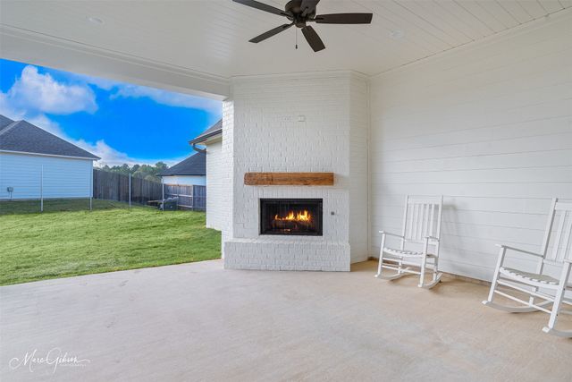 2125 Garrett Farms Row, Shreveport, LA 71106