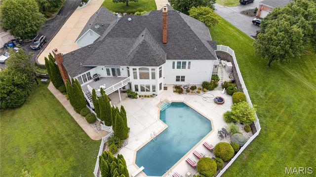 2325 Sterling Pointe Drive, Chesterfield, MO 63005