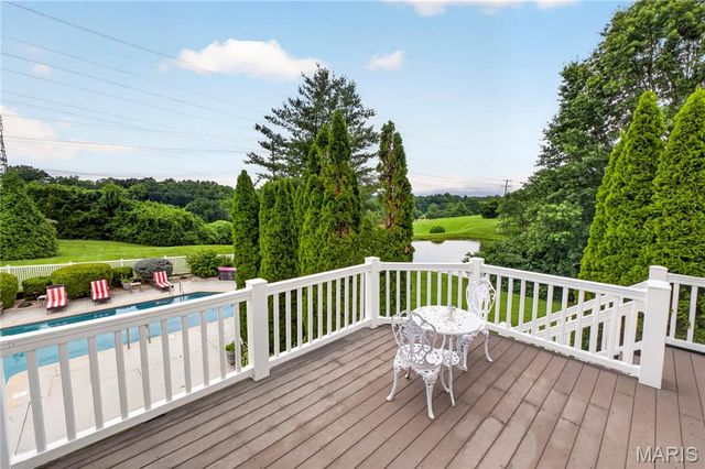 2325 Sterling Pointe Drive, Chesterfield, MO 63005