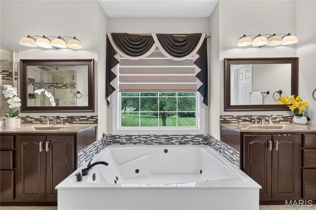 2325 Sterling Pointe Drive, Chesterfield, MO 63005