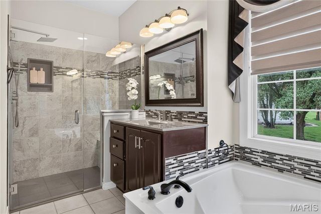 2325 Sterling Pointe Drive, Chesterfield, MO 63005