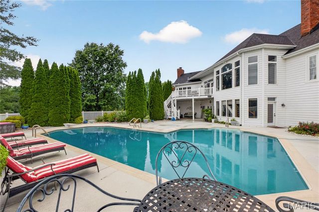 2325 Sterling Pointe Drive, Chesterfield, MO 63005