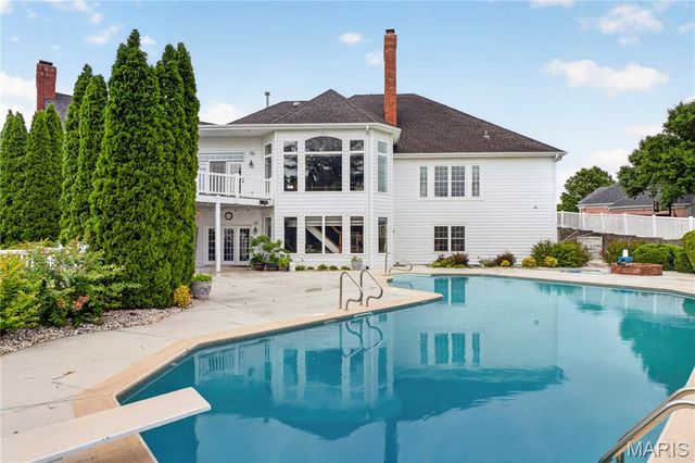 2325 Sterling Pointe Drive, Chesterfield, MO 63005