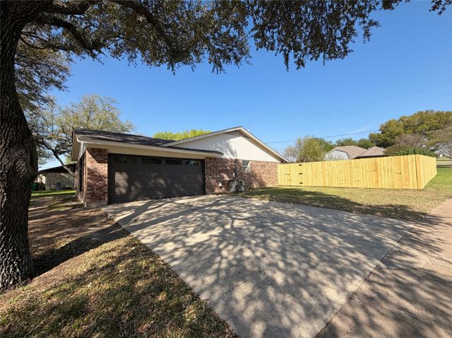 1000 Dorsey Street, Burleson, TX 76028