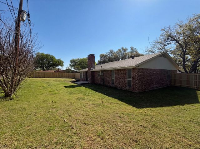 1000 Dorsey Street, Burleson, TX 76028