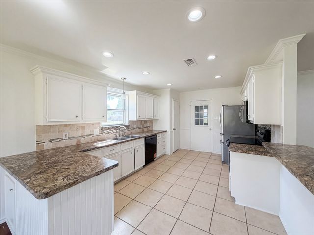 1000 Dorsey Street, Burleson, TX 76028