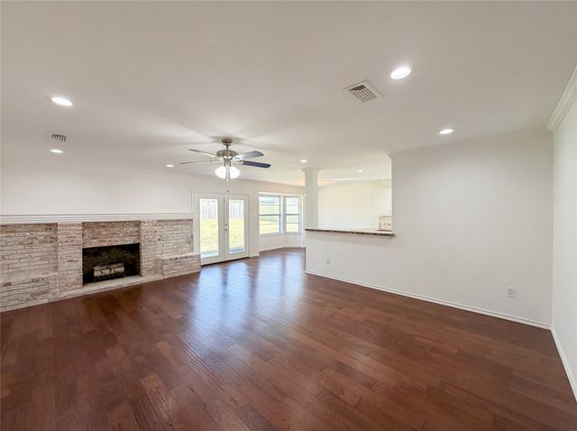 1000 Dorsey Street, Burleson, TX 76028