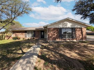 1000 Dorsey Street, Burleson, TX 76028