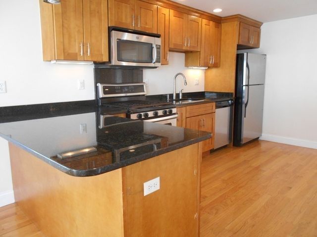 4 Ropes Street 3, Salem, MA 01970