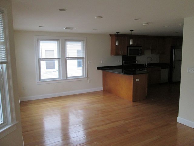 4 Ropes Street 3, Salem, MA 01970