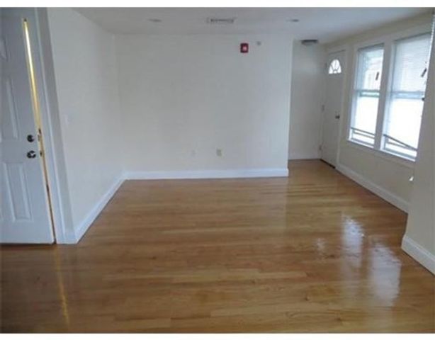 4 Ropes Street 3, Salem, MA 01970