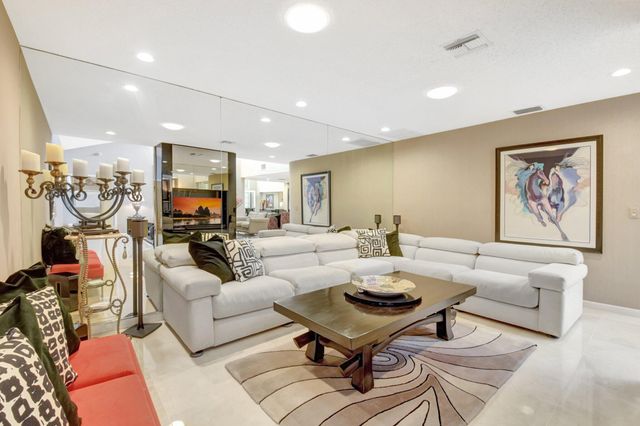 79 Hampshire Lane, Boynton Beach, FL 33436