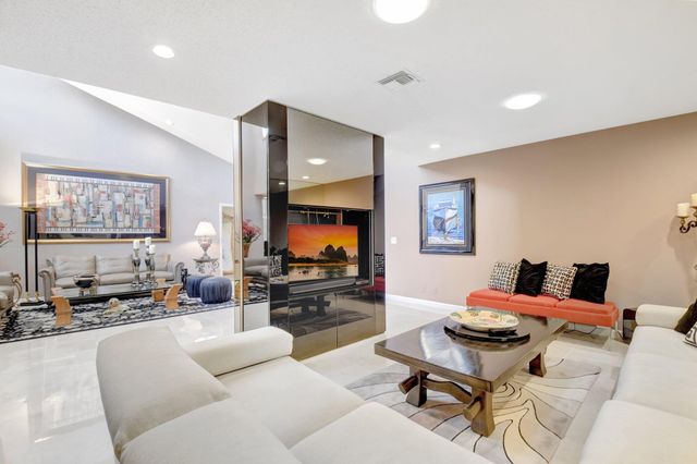 79 Hampshire Lane, Boynton Beach, FL 33436