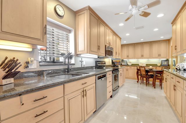 79 Hampshire Lane, Boynton Beach, FL 33436