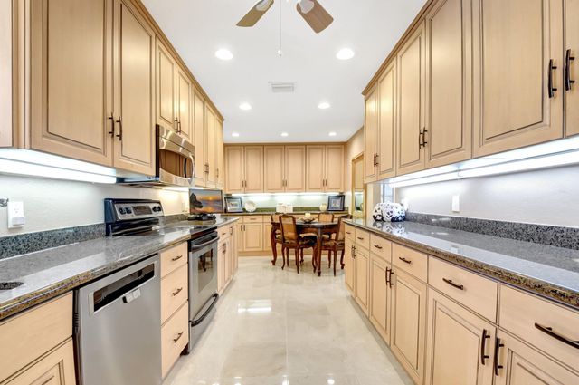 79 Hampshire Lane, Boynton Beach, FL 33436