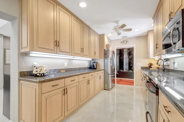 79 Hampshire Lane, Boynton Beach, FL 33436