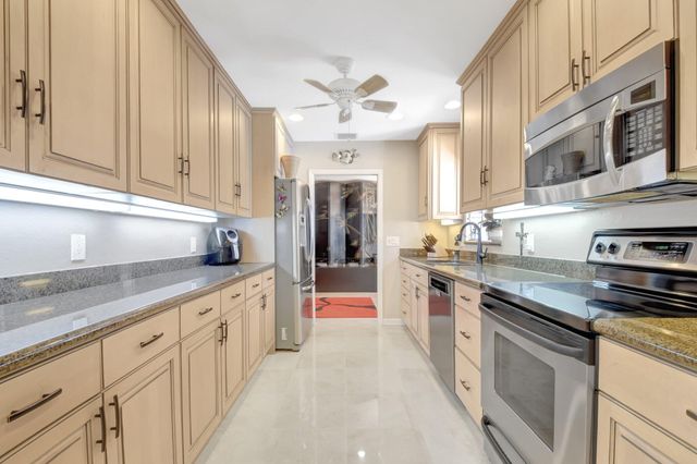 79 Hampshire Lane, Boynton Beach, FL 33436