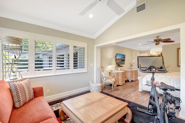 79 Hampshire Lane, Boynton Beach, FL 33436