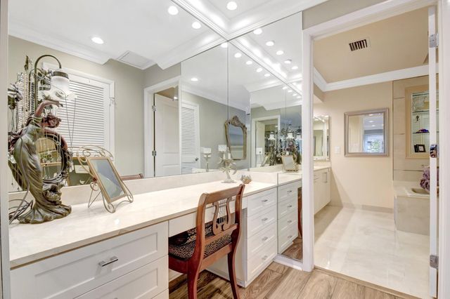 79 Hampshire Lane, Boynton Beach, FL 33436