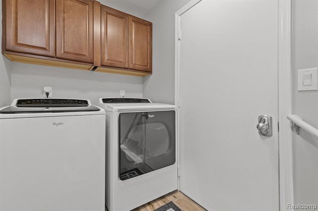 17 Scottsdale, Dearborn, MI 48124