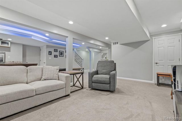 17 Scottsdale, Dearborn, MI 48124