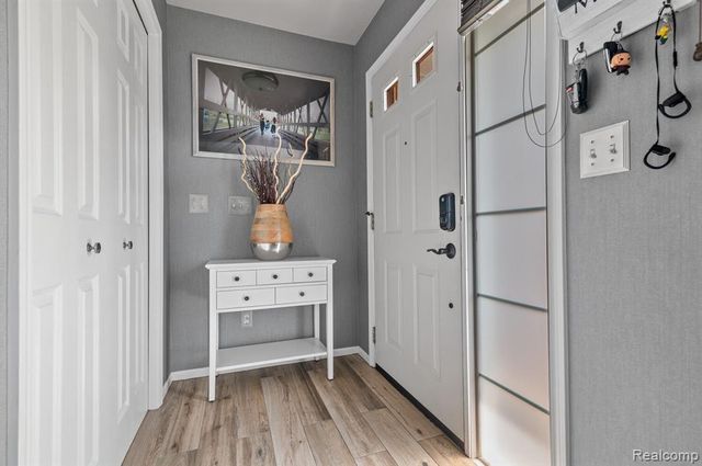 17 Scottsdale, Dearborn, MI 48124