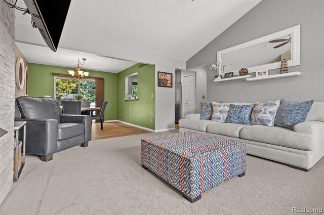 17 Scottsdale, Dearborn, MI 48124