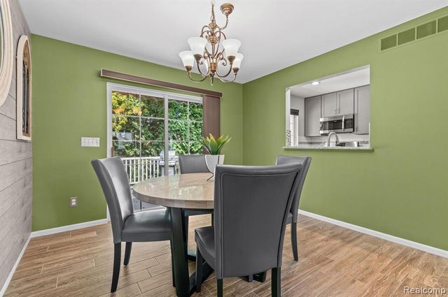 17 Scottsdale, Dearborn, MI 48124