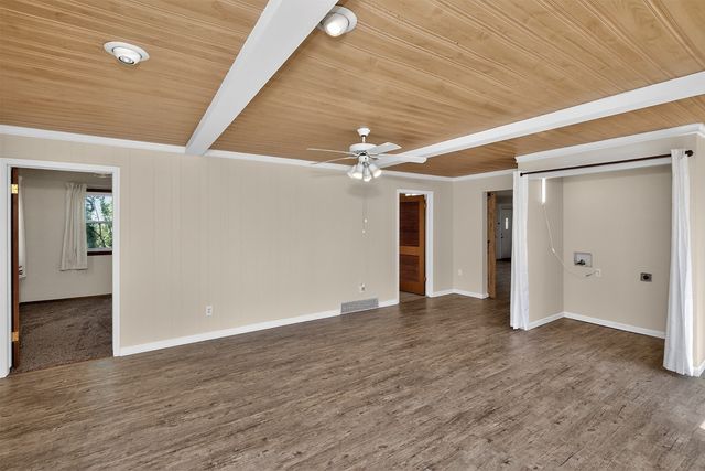 7018 Roseland Drive, Urbandale, IA 50322